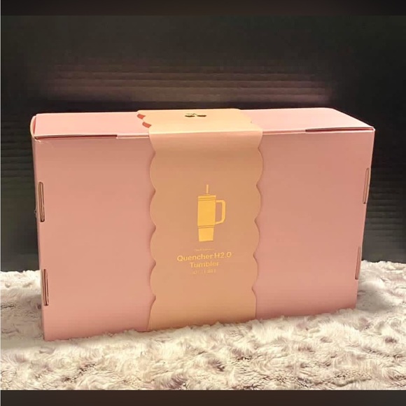 Stanley Valentine's Day 2026
Limited Edition PINK VELVET CAKE 30 oz Tumbler BNIB - Picture 5 of 5